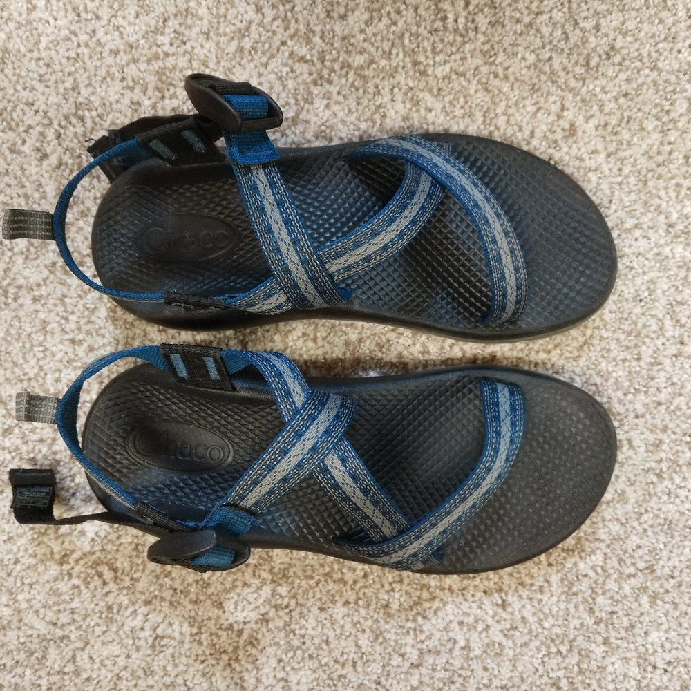 Blue and gray Chacos youth 5 (women's 7-8)